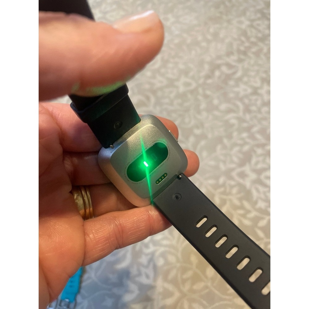 Fitbit Versa Fitness Tracker - Picture 7 of 7